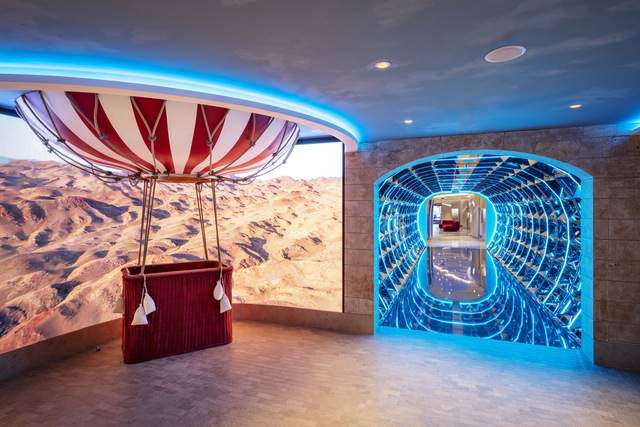 MSC Cruises MSC Seashore Boulevard Du Cabaret 1.jpg